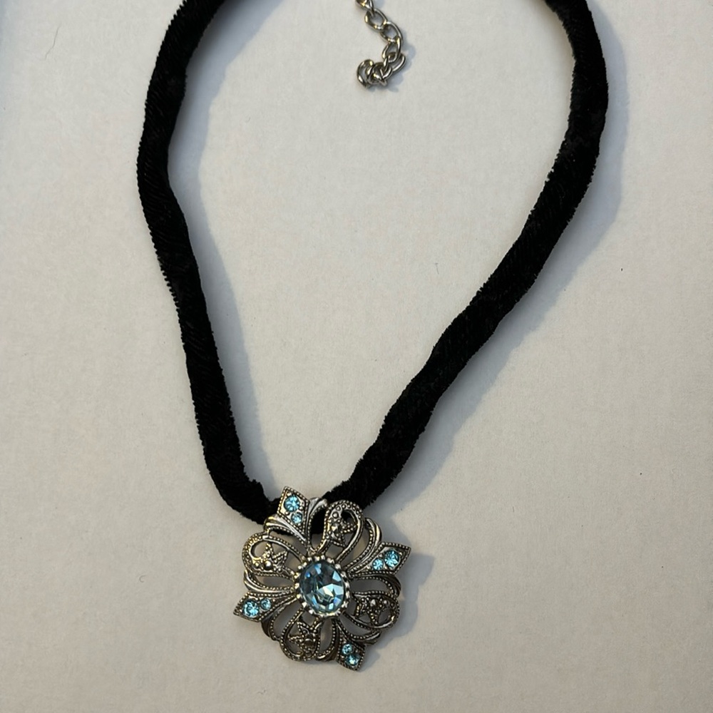 Stunning Blue Topaz rhinestone choker necklace with velvet cord